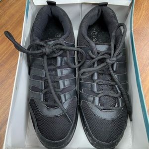 Leo’s NRG Lite Dance Sneakers